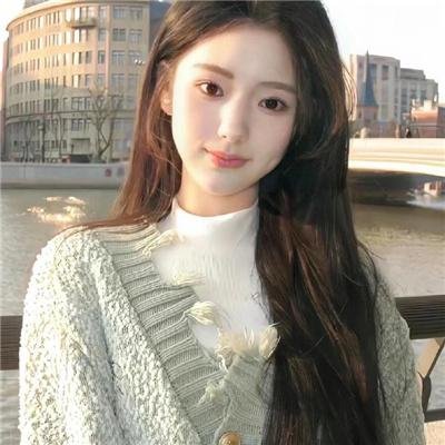 老妇与鸽子 封面